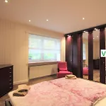 Emg Nah Hannover Mit Pool, Kamin, Garten, Teich, Wald, Partyraum Fuer Familien Gruppen Bis 22 Personen Villa